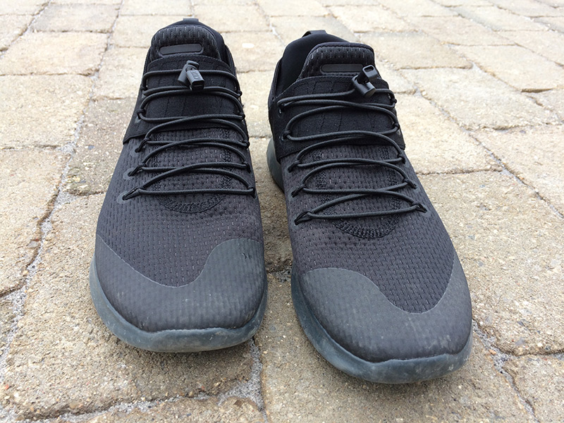 a pair of nike free commuter