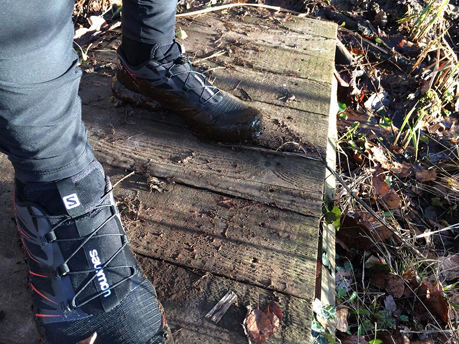 salomon trail running shoes